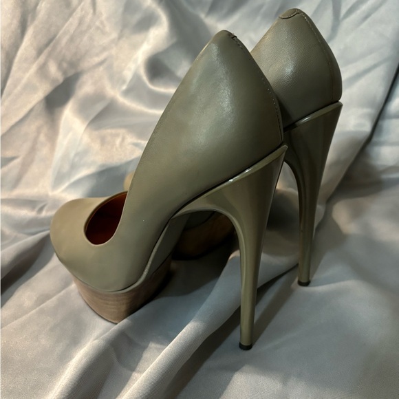 L.A.M.B. Stilettos - Picture 2 of 5